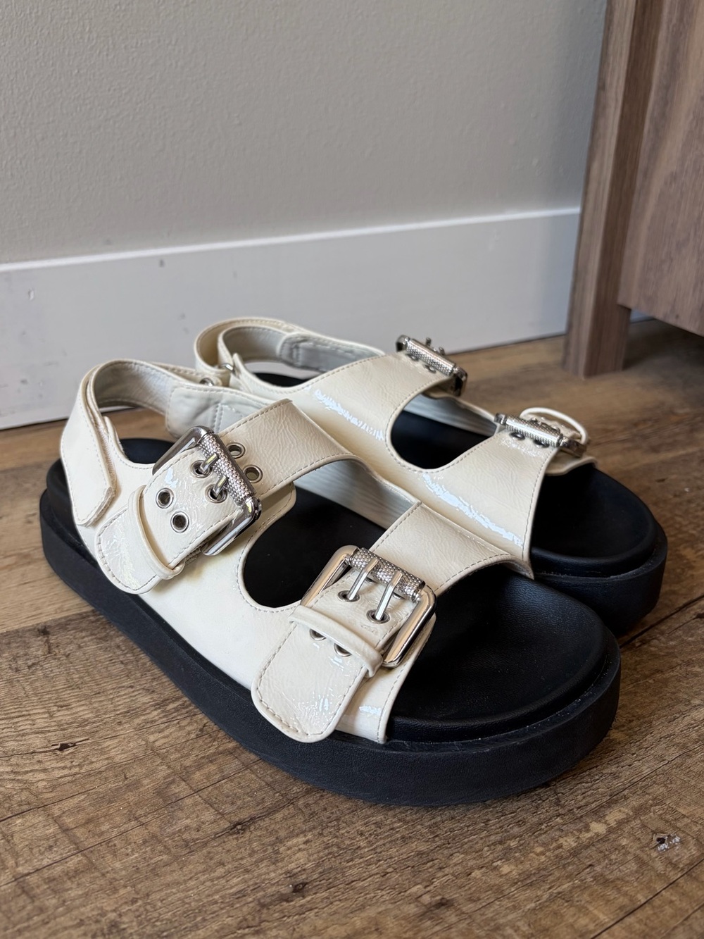 Old Navy Faux-Leather Chunky Buckle Sandals in Bone